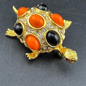 retro stylish gold tone orange and black cabochon 1980s turtle tortoise brooch
