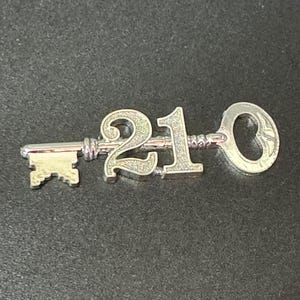 21 Key Old Vintage 21st Birthday Key to the Door Silver Cake Decoration Happy ...
