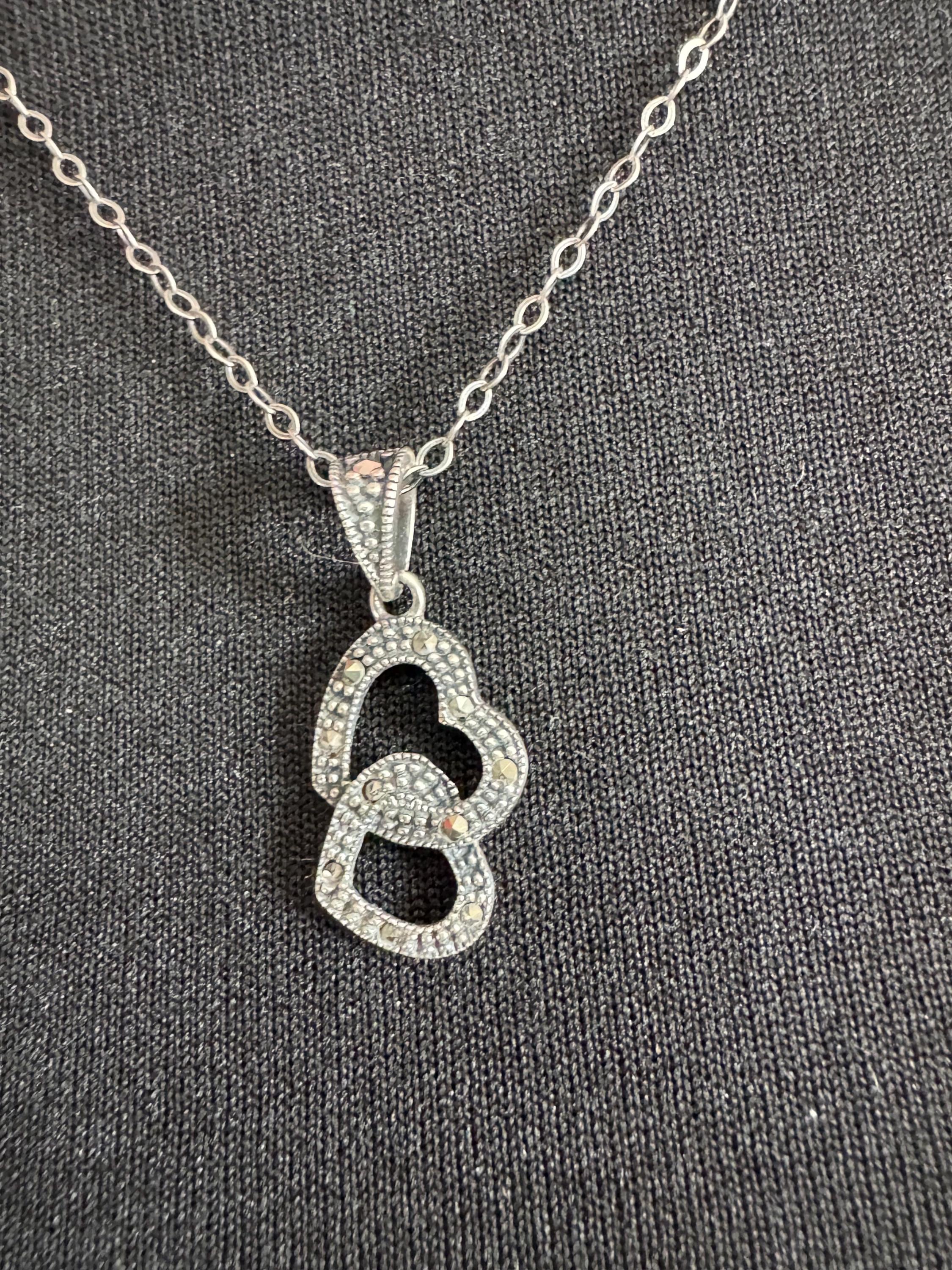 ダブルハートネックレス、スターリングシルバー製、マーカサイト 