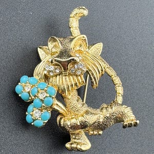 Vintage Gold Tone Lion Brooch with Turquoise Paste