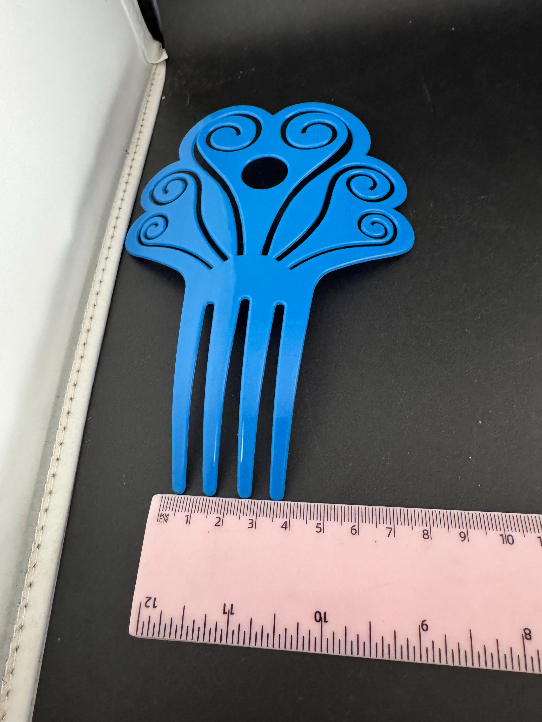 Large Spanish hair comb with blue accents. Vintage vintage ice blue BLUE openwork plastic traditional Spanish  main image 4