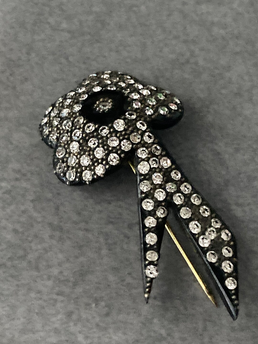 Flash Pin Art Deco Floral Hat Flash Pin: Diamante Paste Set Black Bakelite or ...