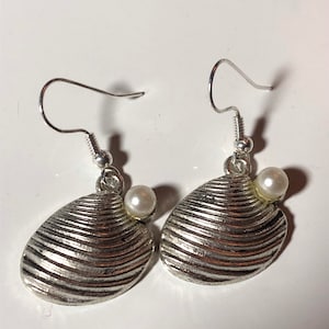 Silver tone Seashell with pearl drop earrings pierced ears