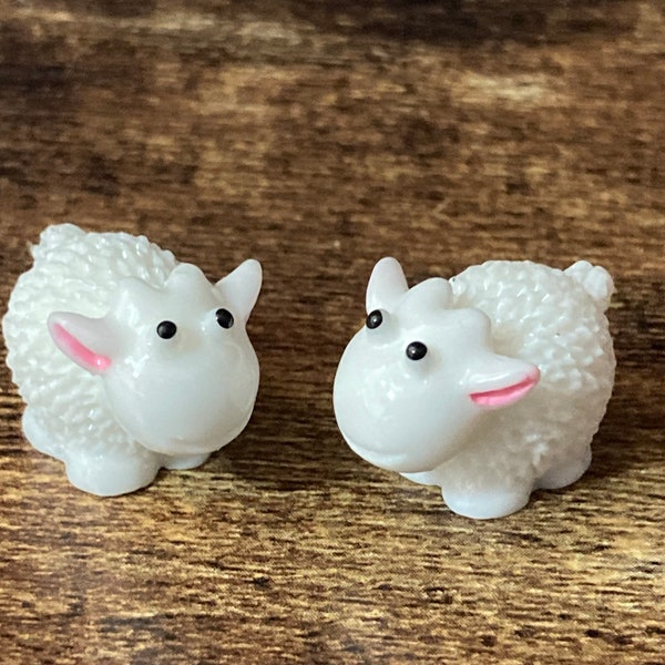 Mini 2cm 2 x cute sitting pink white woolly sheep lambs plastic cake toppers fairy garden decorations