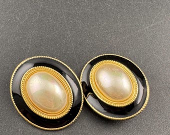 Boucles D'Oreilles Vintage Noir Et Or - Clip Avec Perle Nacrée - Modèle 3232 - Occasion Très Bon État