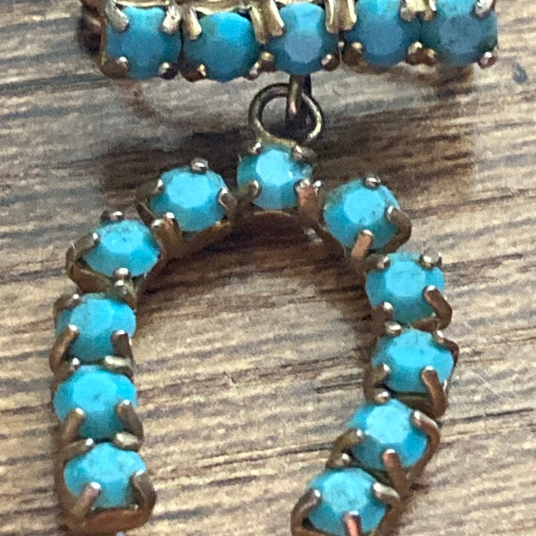 vintage modernist gold tone turquoise beaded lucky horseshoe drop brooch