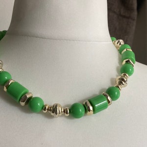 Vintage retro bright green and gold plastic beaded necklace 52cm long