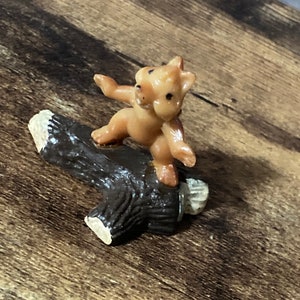 Vintage Woodland squirrel chipmunk  kitsch plastic cake topper decoration home baking christmas