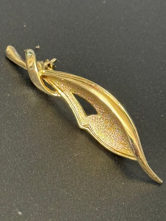 Dainty Gold Tone Textured Leaf Brooch Vintage 1950s - Etsy display picture 1