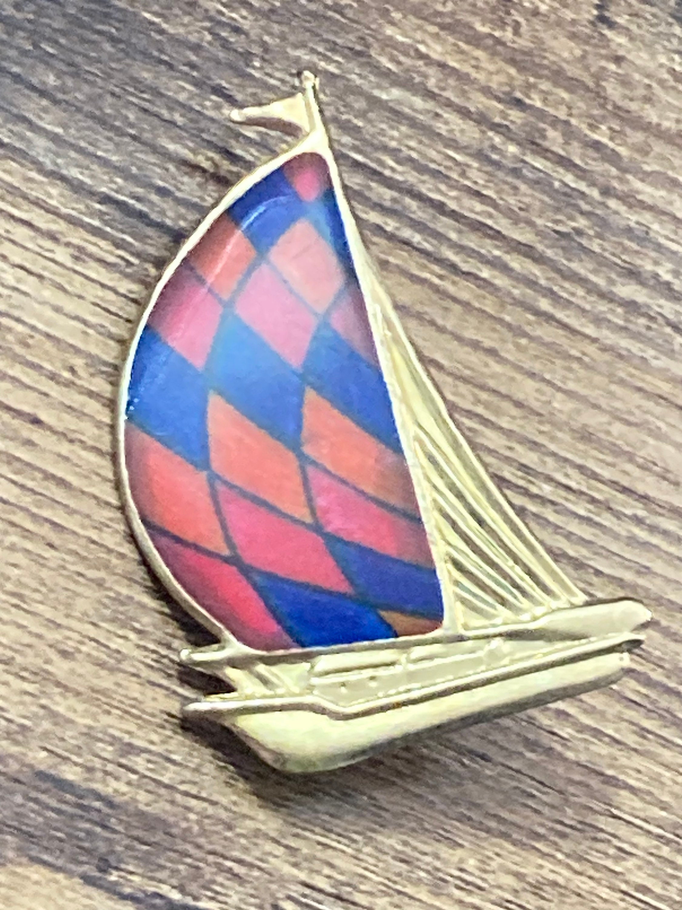 Broche Vintage En Lucite Avec Bateau à Voile Inclus - Monture En Laiton, Réf. G6