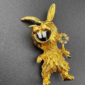 Novelty vintage cartoon rabbit brooch gold tone with clear diamanté and emerald eyes