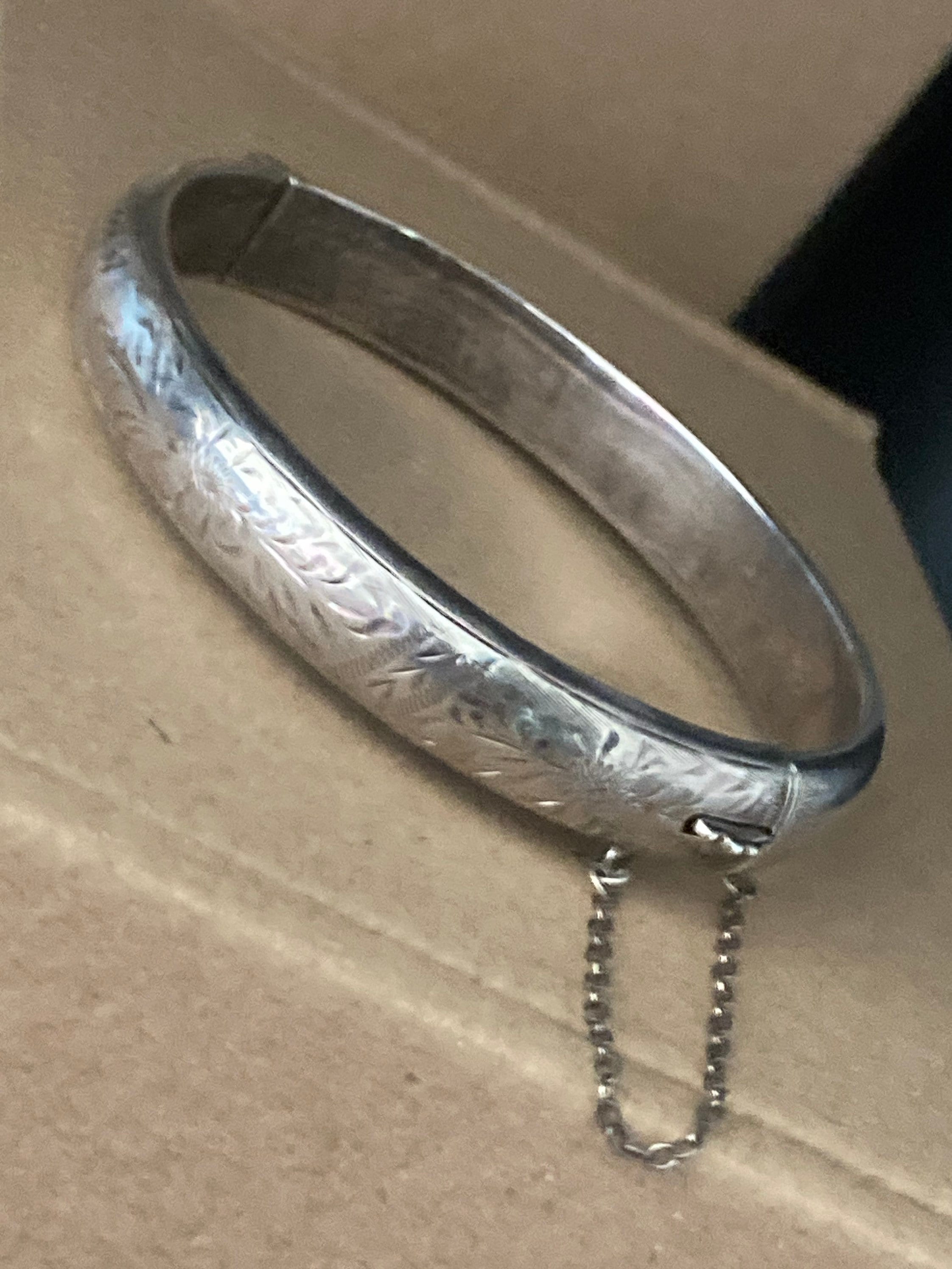 シルバー925 バングル ブレスレット ヴィンテージ　お花模様　1点物　手彫り 779752ef302e80f6ad699c43acfd08