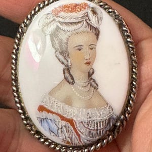 Vintage porcelain china large oval cameo lady brooch