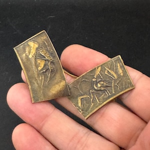 Art Deco antique brass engraved stamped Japanese crane bird scenery brooch c clasp