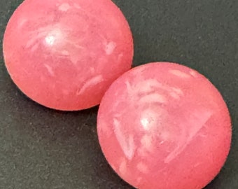 Vintage 1950s marbled Pink plastic dome button Clip On Earrings