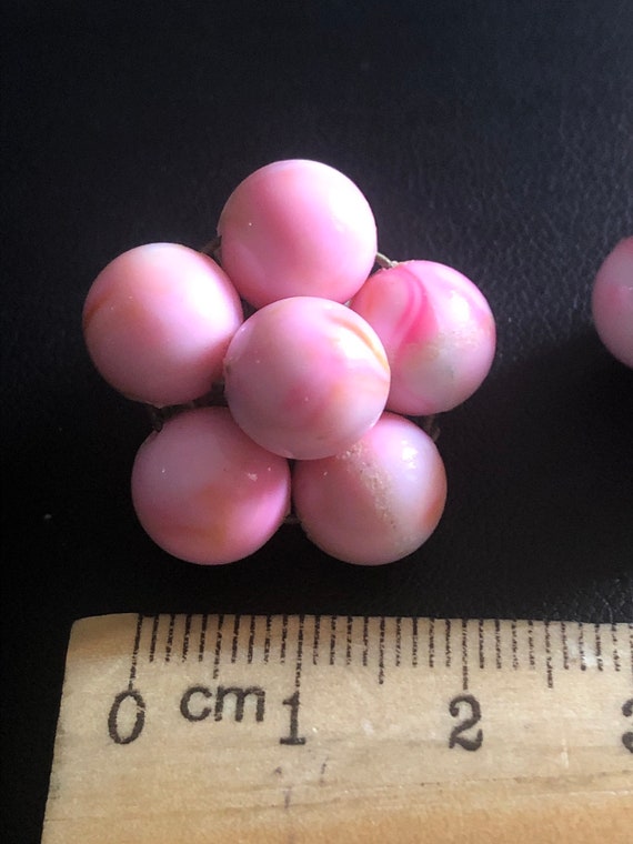 Vintage bubblegum pink floral plastic beaded Clus… - image 3