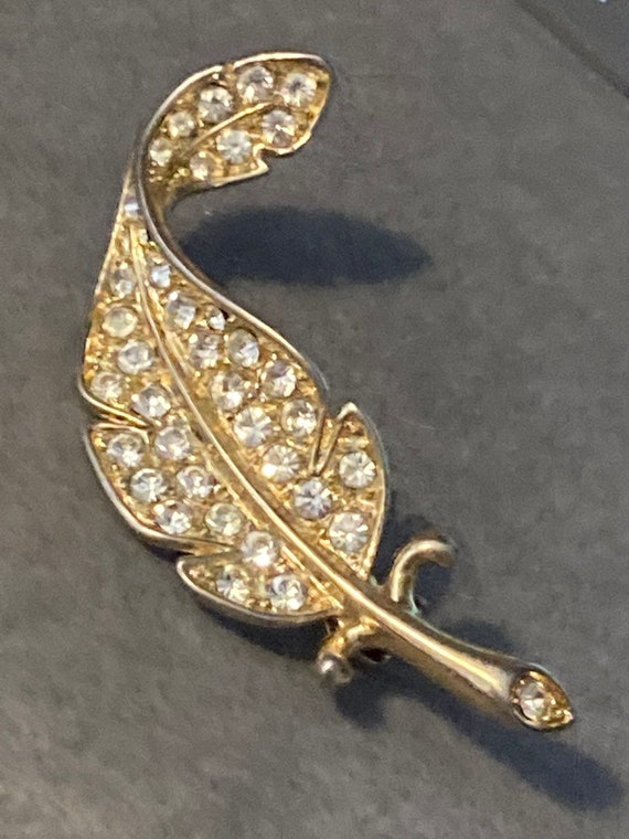 Bj brooch discount
