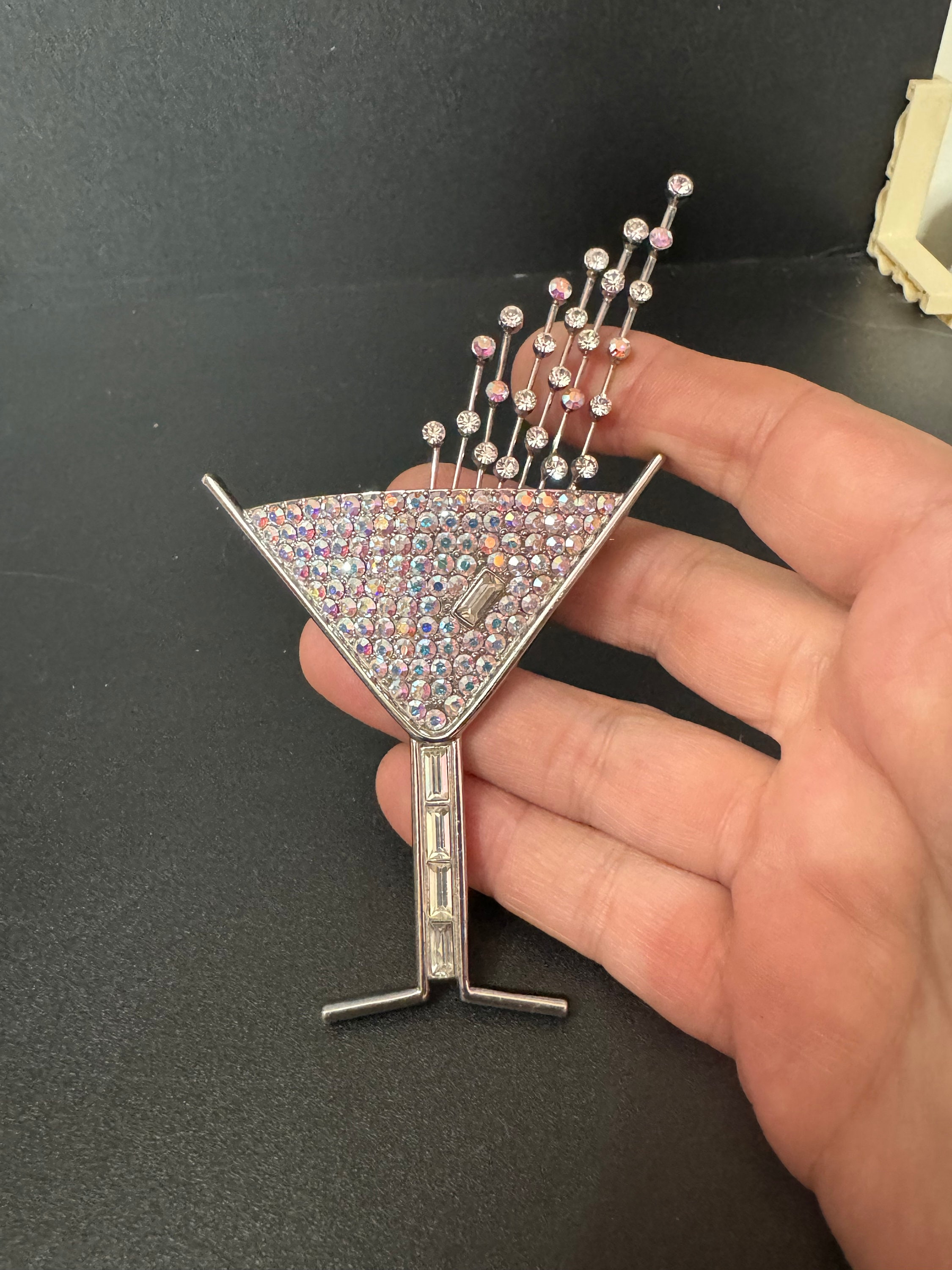 バトラーアンドウィルソン BUTLER&WILSON ブローチ オーロラストーン Butler and Wilson Champagne Cocktail Glass Brooch : 12cm