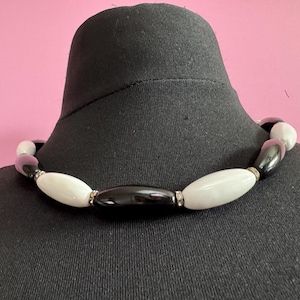 Vintage black and White monochrome milk glass oval beaded collar necklace 52cm