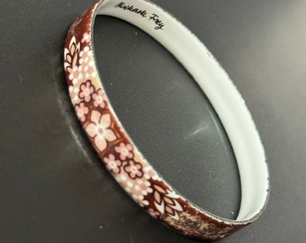 ヴィンテージ ミカエラ フレイ エナメルバングル – 蝶と花のデザインが