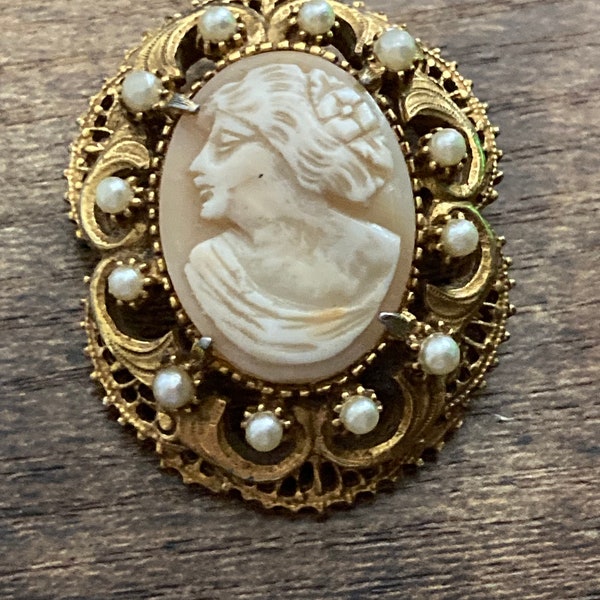 Signed FLORENZA Vintage gold tone seed Pearl & carved shell CAMEO brooch