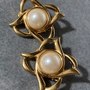 oversized Vintage gold tone clip on faux pearl  earrings