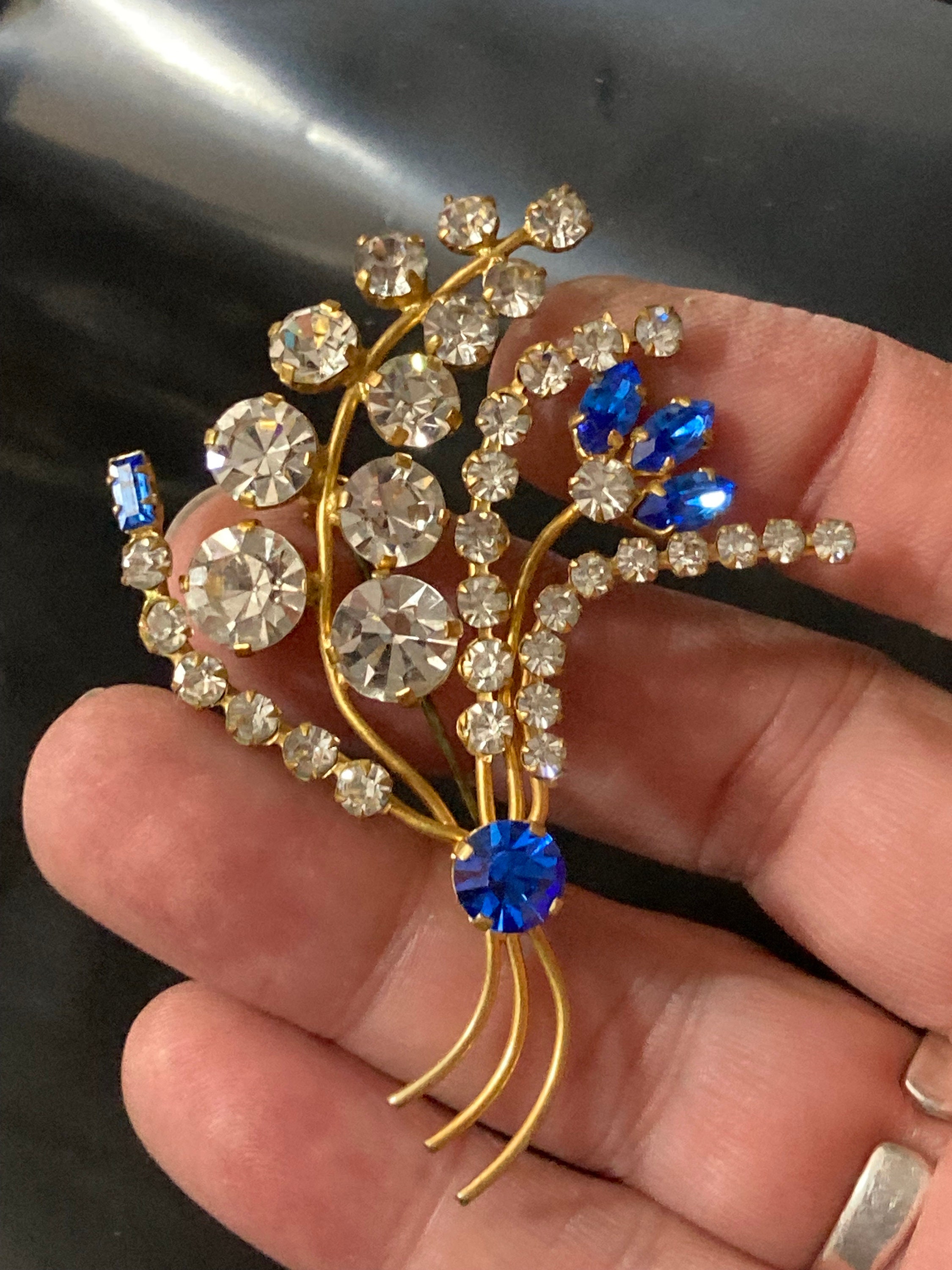Broche Fantaisie Avec Pierres Pâte De Verre Et Strass Bleu électrique - Métal Doré, Neuve Avec étiquettes