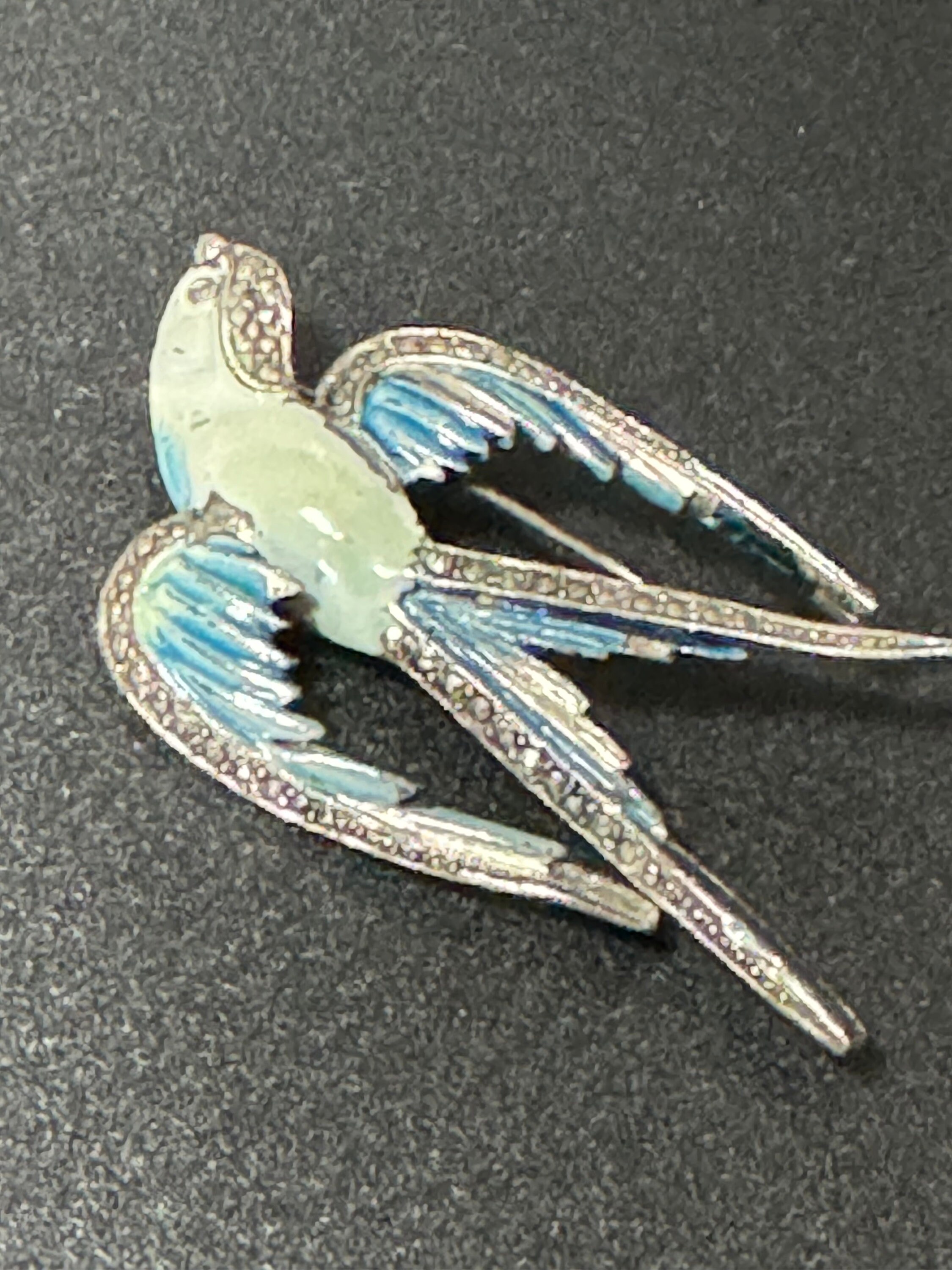 Ancienne Broche En Laiton Montée D'une Agate Blanche - Bijou Vintage, Pierre En Bon état, Monture Usée, Aiguille Peut-être Changée