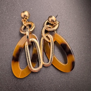 brown faux tortoiseshell dangly earrings, gold tone plastic for pierced ears
