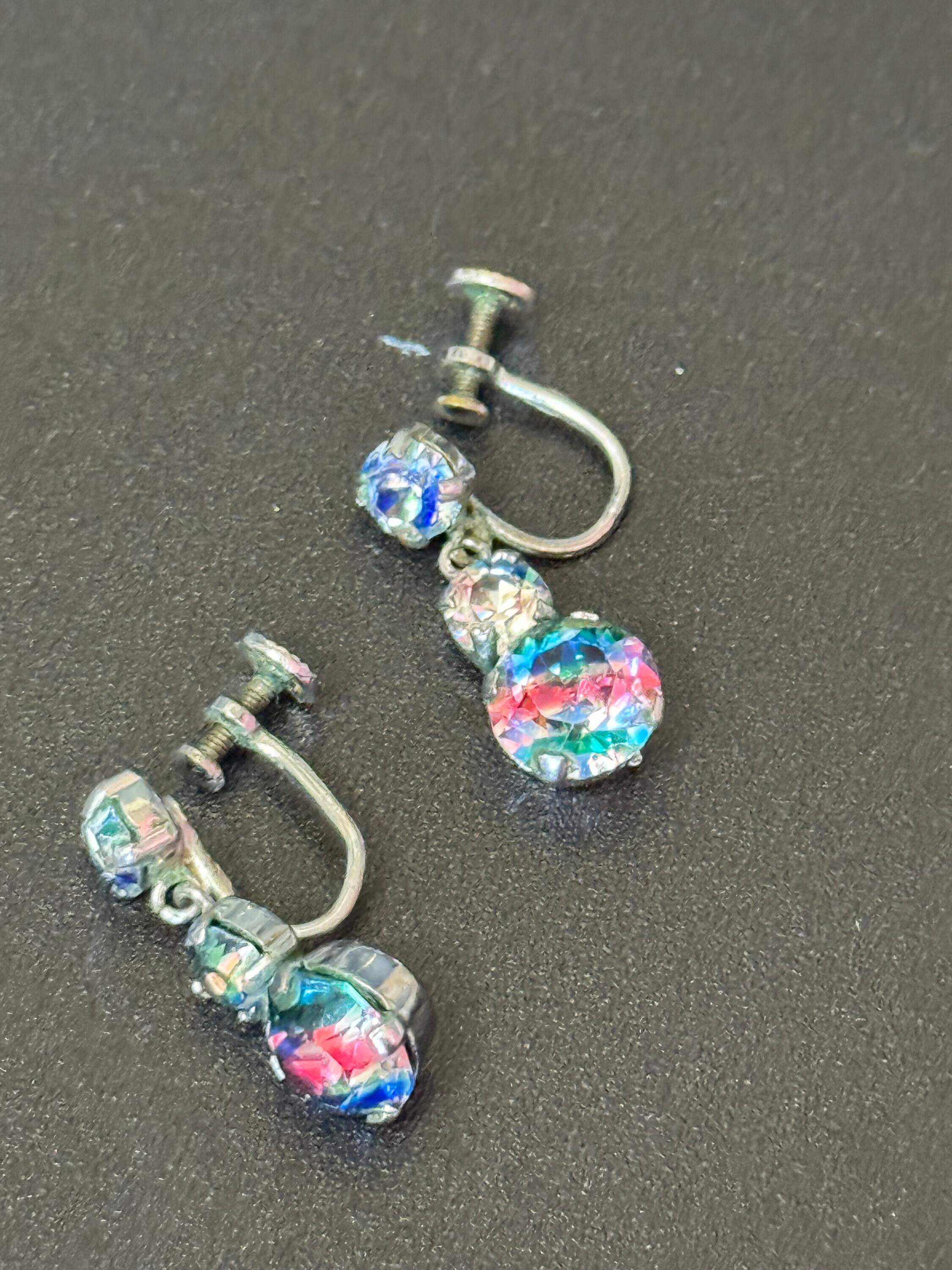 Boucles D'Oreilles Clips Strass Irisées - Occasion En État Neuf