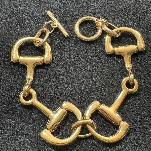 Chunky 2.5cm wide gold tone snaffle bit link bracelet 19cm old shop stock