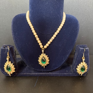Vintage emerald green clear genuine Swarovski crystal gold tone faux acrylic pearl necklace and pierced drop earrings jewellery set