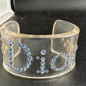 Christian Dior アクリル✕チェーン バングル Christian Dior Rhinestone Cuff Bangle - Clear Acrylic, Blue