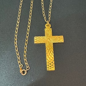 Vintage 1970s bright gold tone religious cross gold tone metal pendant on a 51cm chain