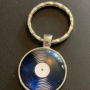 vinyl record keyring LP 45rpm DJ gift 25mm silver glass cabochon 80s