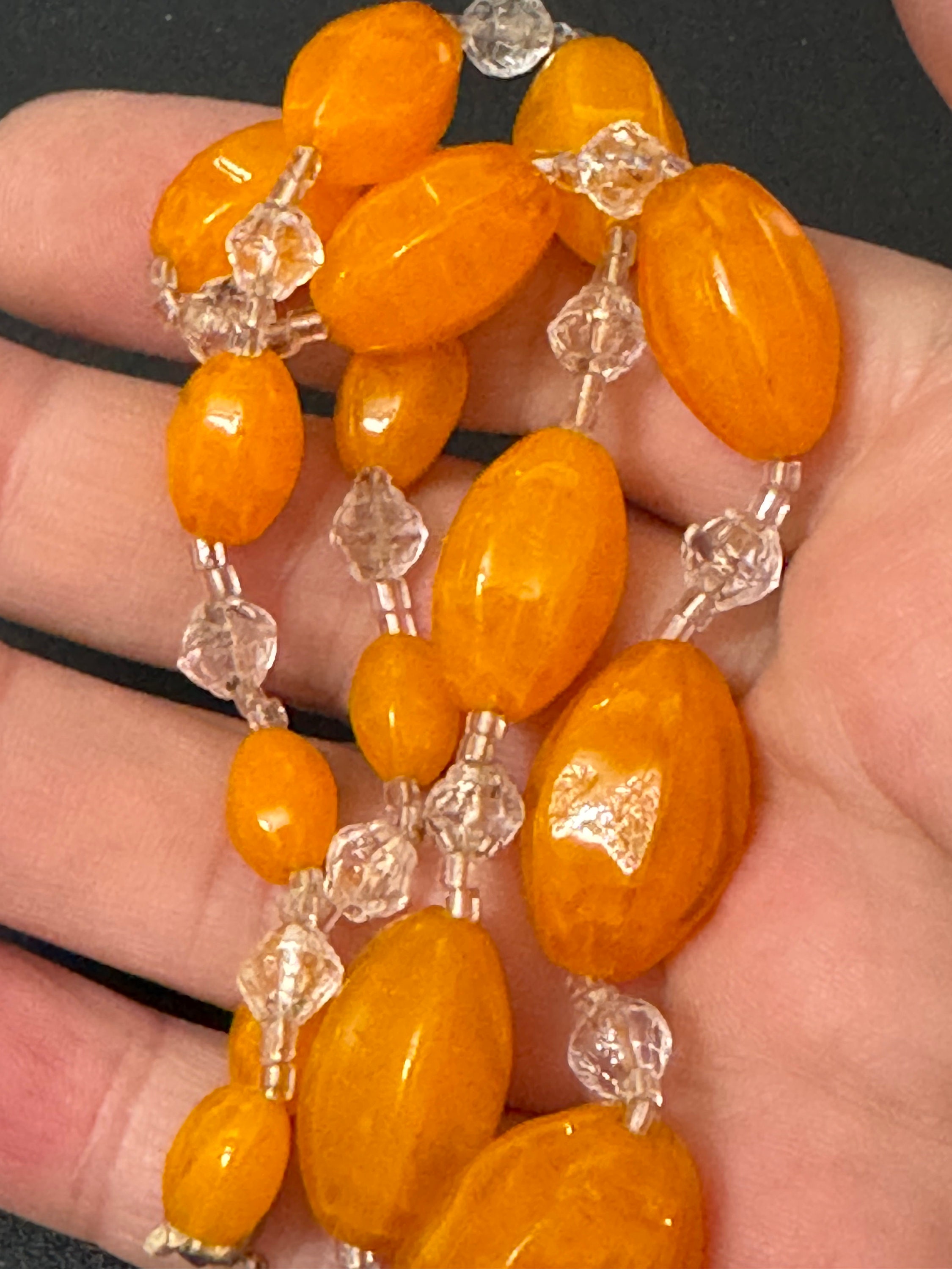 Collier De Perles Ancien En Pâte De Verre Orange - Inclusions Or/laiton - Occasion En Bel état - Bijou Vintage Années 50