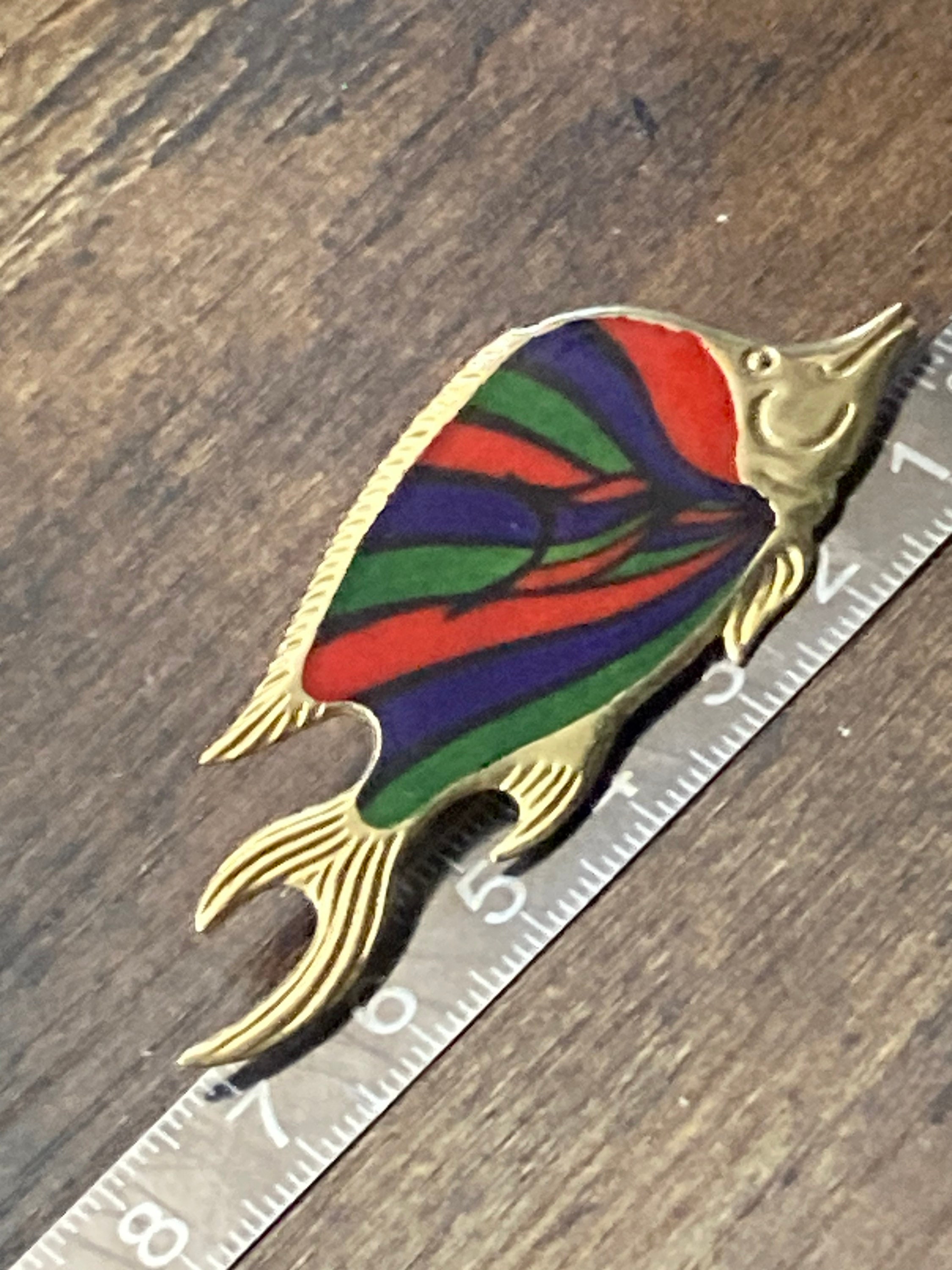 Broche Poisson Vintage Métal Doré Mat - Œil émail Rouge 55x15mm - Créateur Français