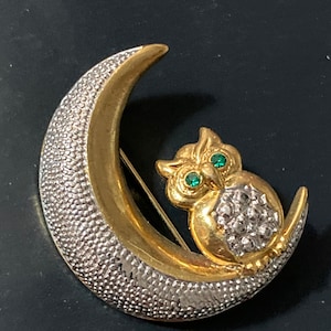 Retro owl on a crescent moon diamanté crystal brooch emerald eyes silver and gold tone