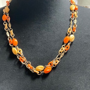 Pfirsich orange Kunststoff Perlen mehrstrang Aluminium Vintage Halskette