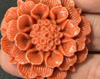 Vroege Plastic Art Deco helder oranje gesneden bloemen broche pin jaren 1920 jaren 1930 antieke vintage celluloid Kitsch