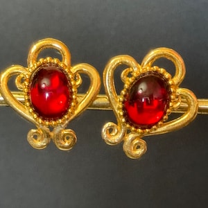 True vintage oversized 3cm Gold tone bright ruby red cabochon open work Gripoix style clip on earrings 1980s
