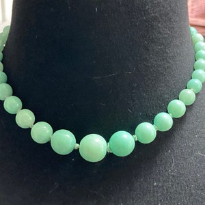 Art Deco czech gold tone metal necklace with green peking glass ceramic stones
