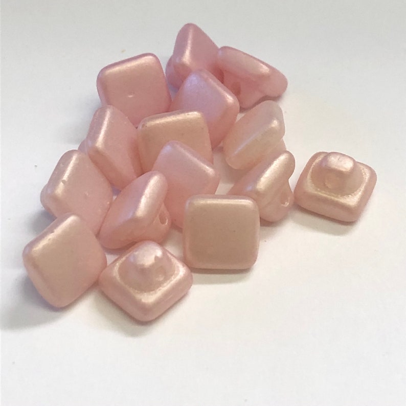 job lot 17 pretty soft pastel pink glass square buttons Antique Vintage Sewing Bridal Buttons 7mm 8mm Art Deco 1920s 1930s 1940s