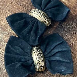 Vintage schwarzes Wildleder gold Metall hochwertiges Paar SCHLEIFE Schuhclips
