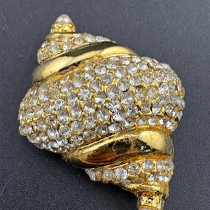 Vintage stylish gold tone clear diamanté enamel pearl conch sea shell Brooch