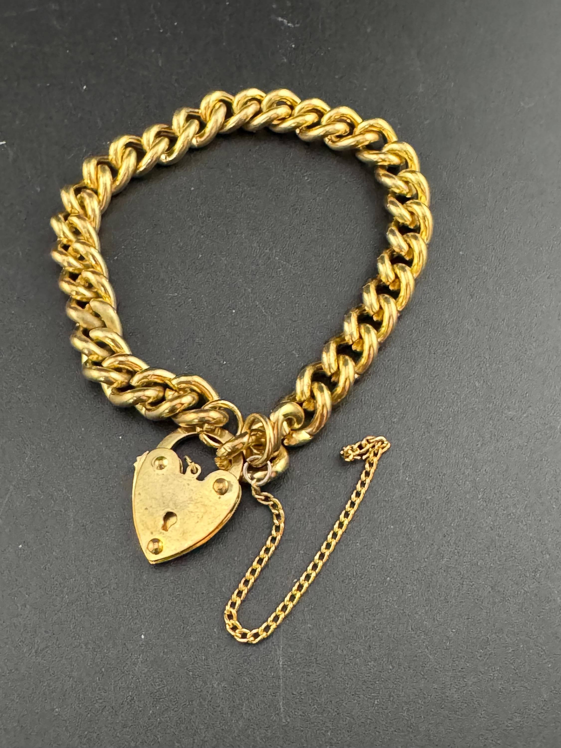 Vintage Chunky Gold tone Curb chain Link charm bracelet with heart padlock safety chain closure 20cm 1980 1990s