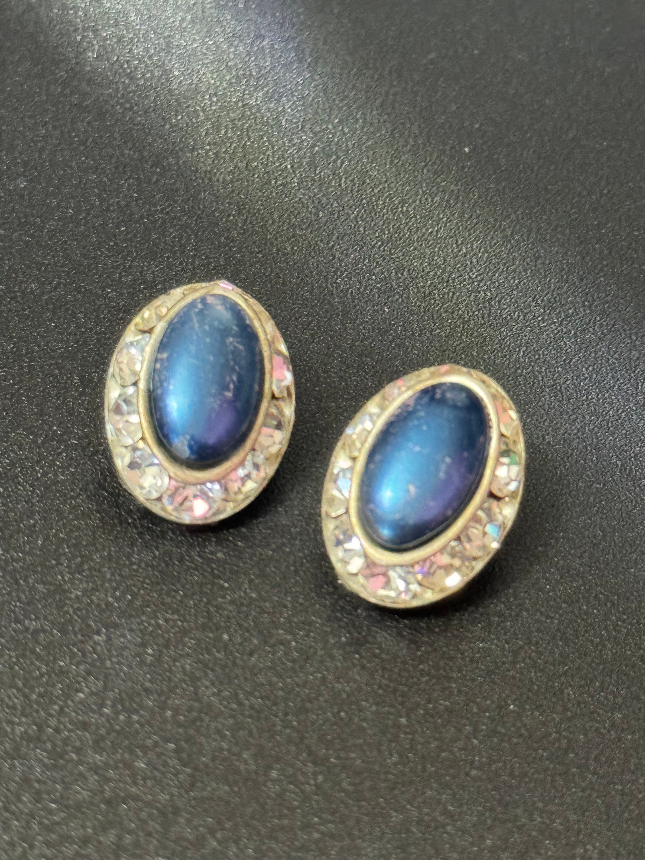 Boucles D'oreilles Clips Cabochon Bleu Et Cristaux Blancs - Doré - Neuf Avec Défauts Mineurs