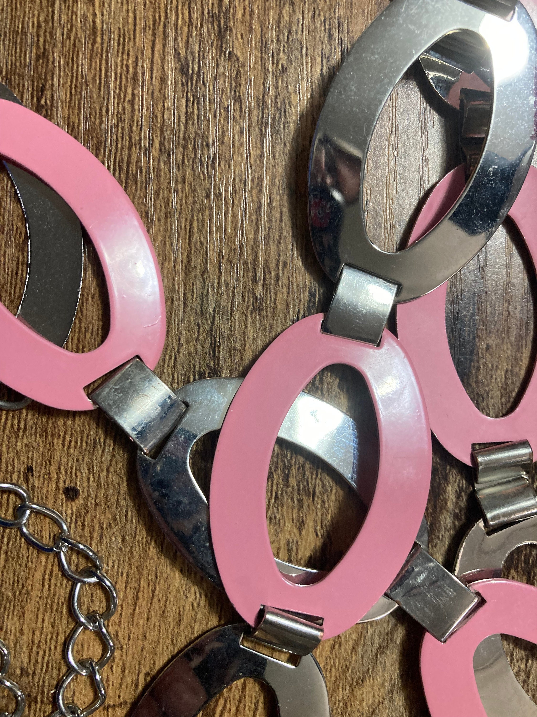 Vintage Ladies Silver Tone and Pink Oval Chain Link Belt 