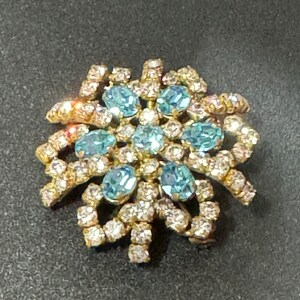 Vintage turquoise blue Cut Faceted glass Sapphire paste glass Brooch gold tone