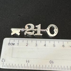 21 Key Old Vintage 21st Birthday Key to the Door Silver Cake Decoration Happy ...